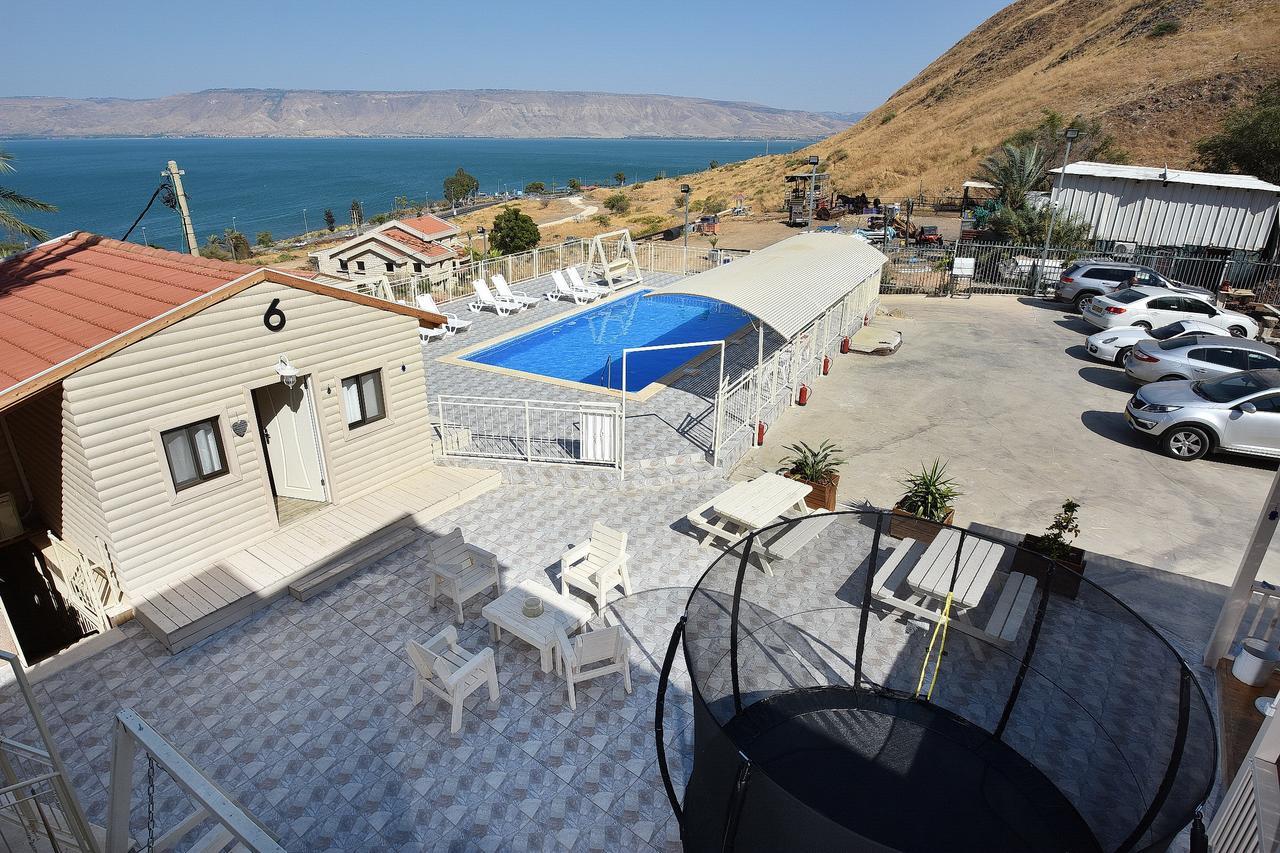 אחוזת חוף כנרת Kinneret Village Tiberias Exteriör bild